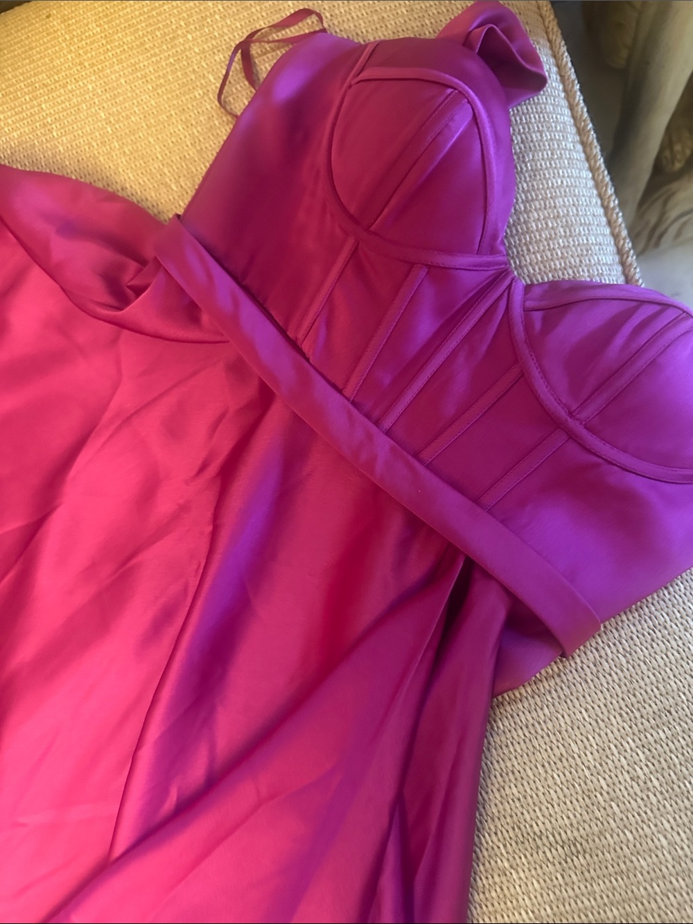 Elegant Fuchsia Satin Evening Gown with a(B) NWT MAC DUGGAL Structured Bodice